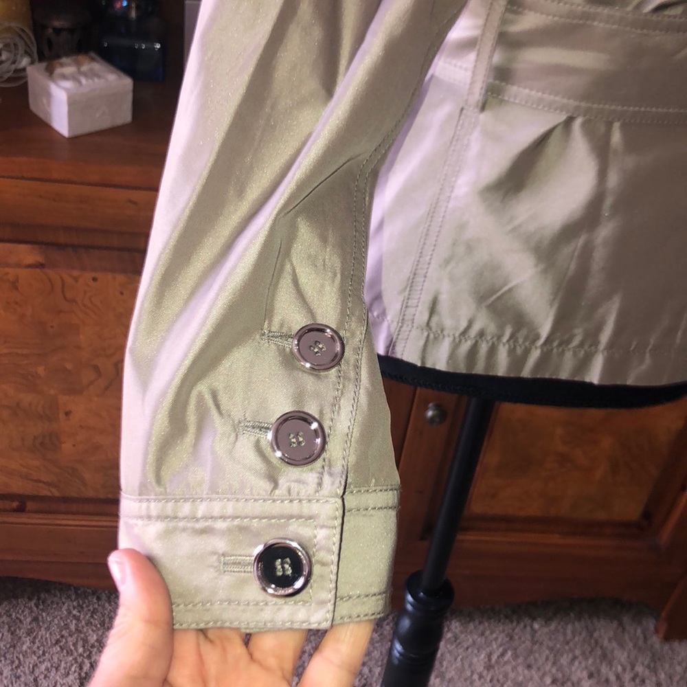 Beautiful Lightweight Spring Jacket / Rain Coat - image 5